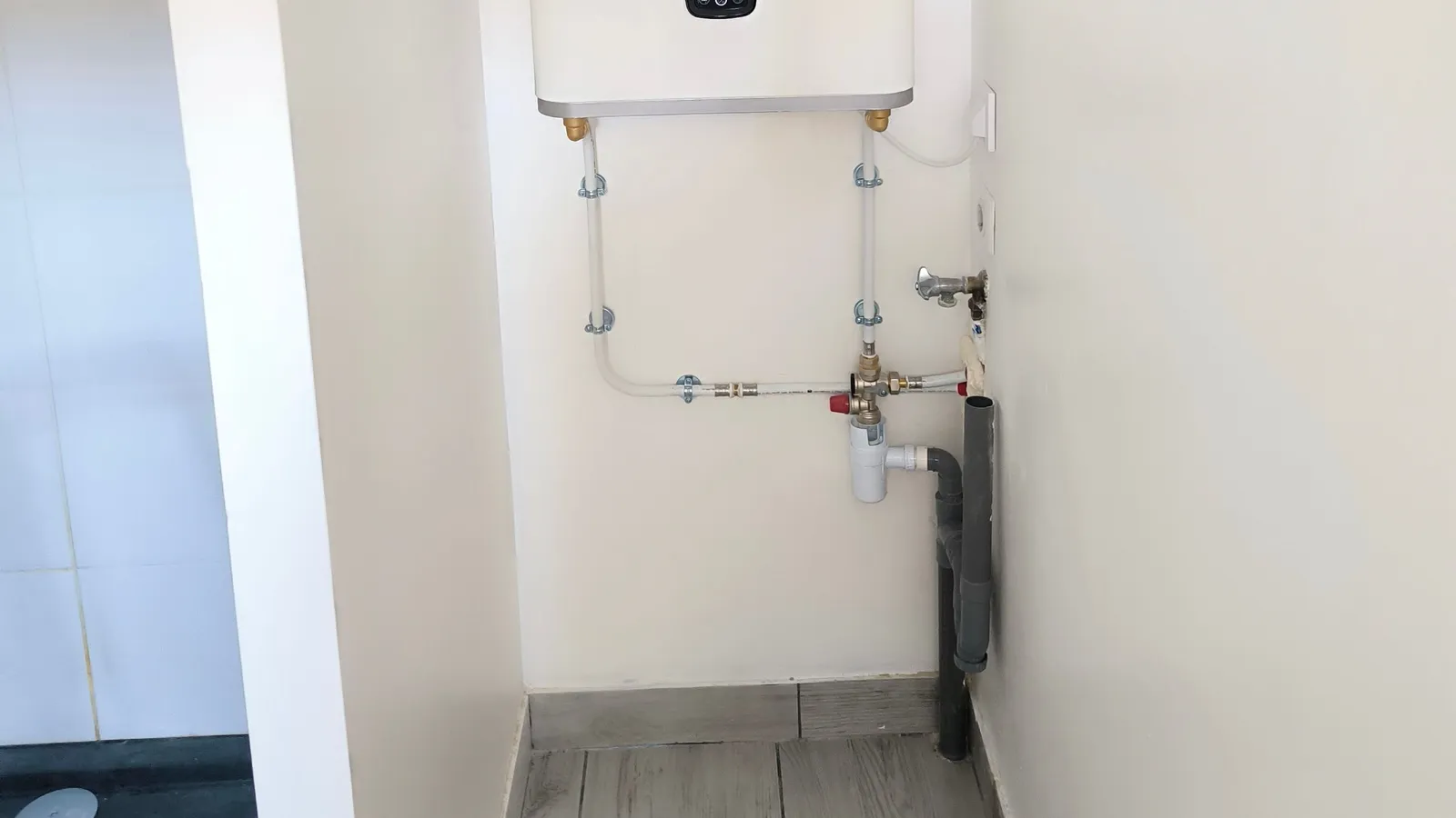 Chauffe-eau qui fait du bruit — causes et solutions