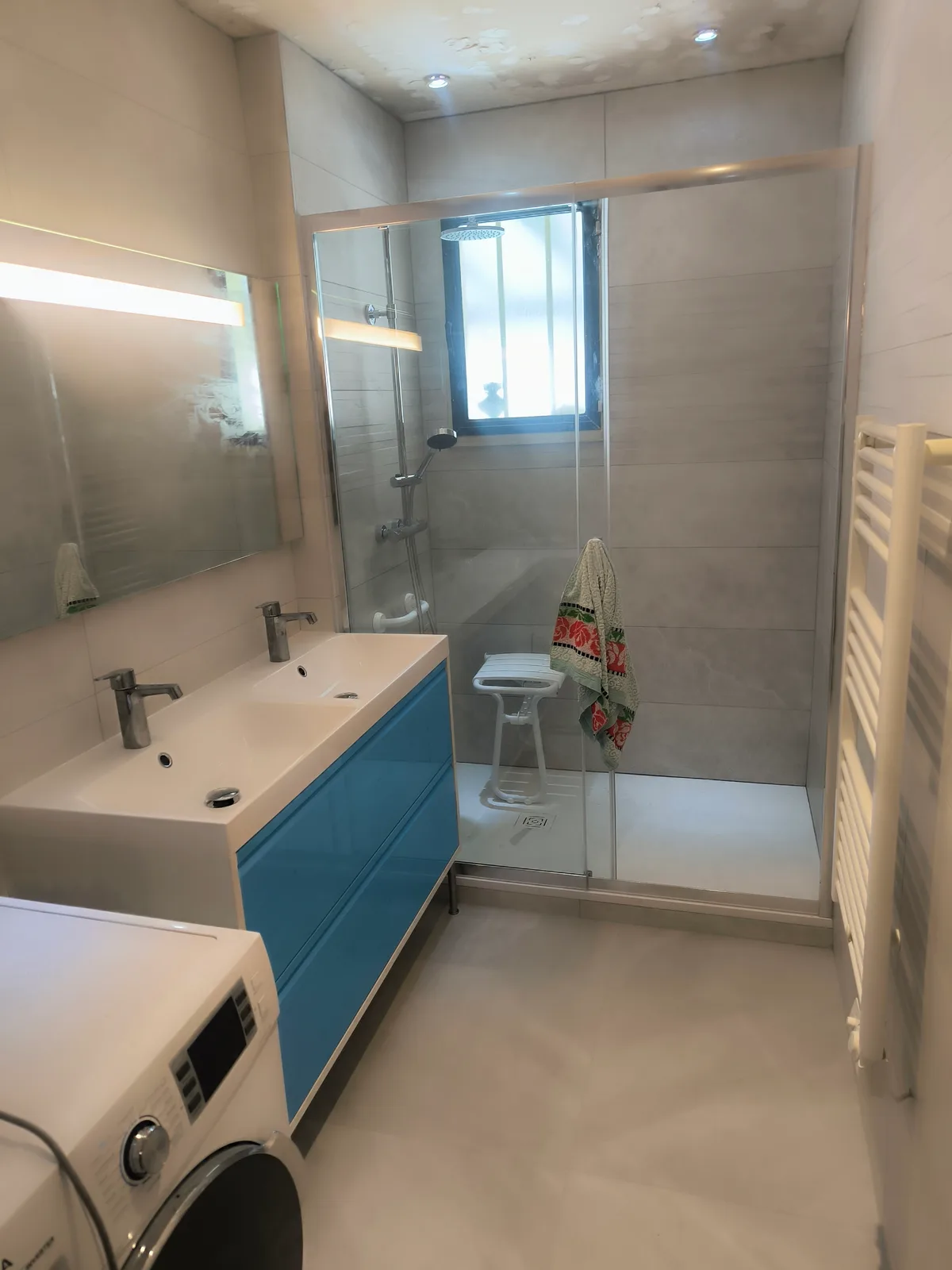 Salle de bain adaptée PMR pour personne âgée à Meximieux - Mathelin Plomberie Chauffage
