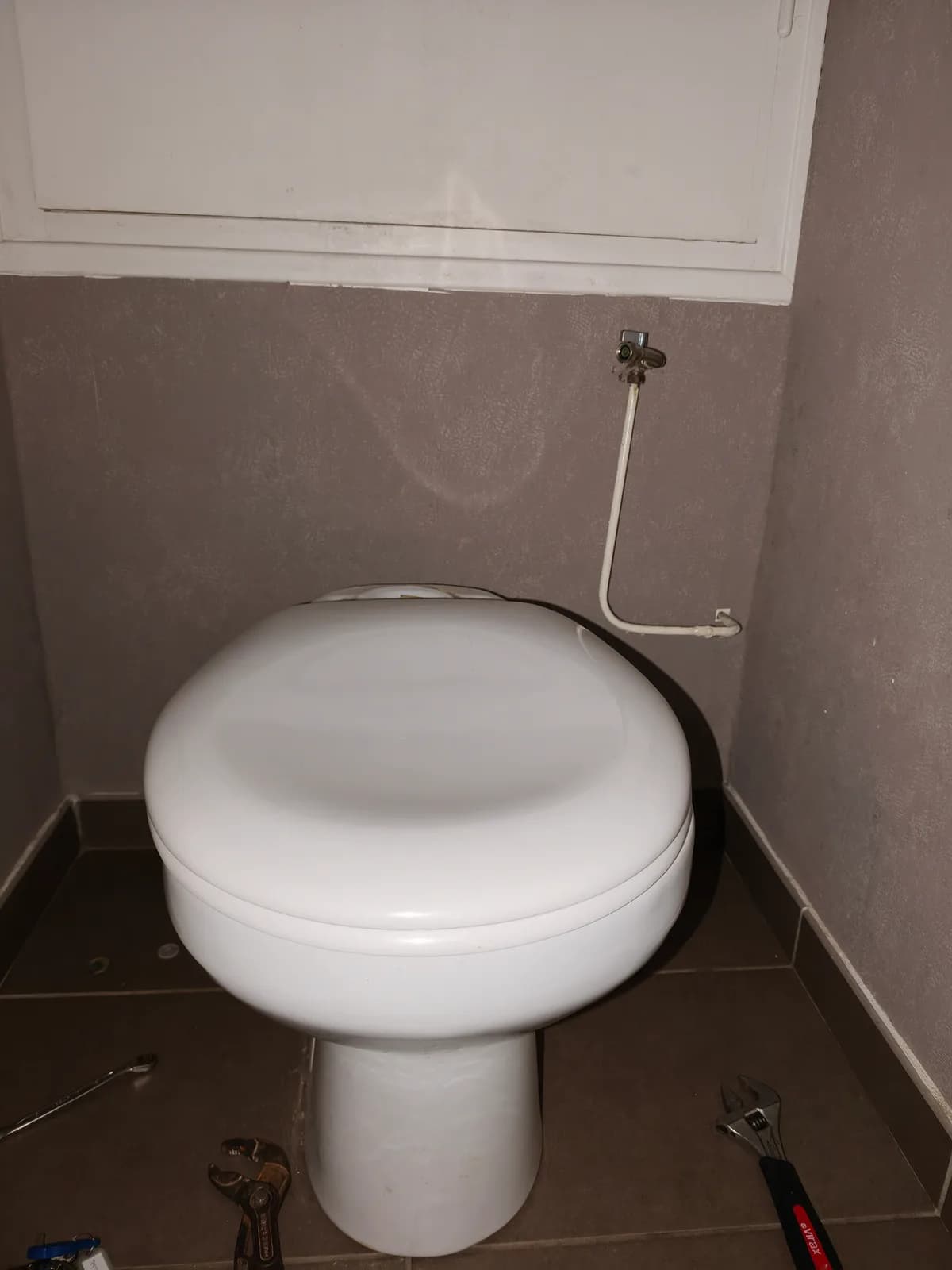 Remplacement d'un WC à poser à Ambérieu-en-Bugey - Mathelin Plomberie Chauffage